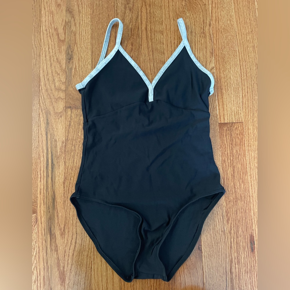 Small/Medium Black Yumiko